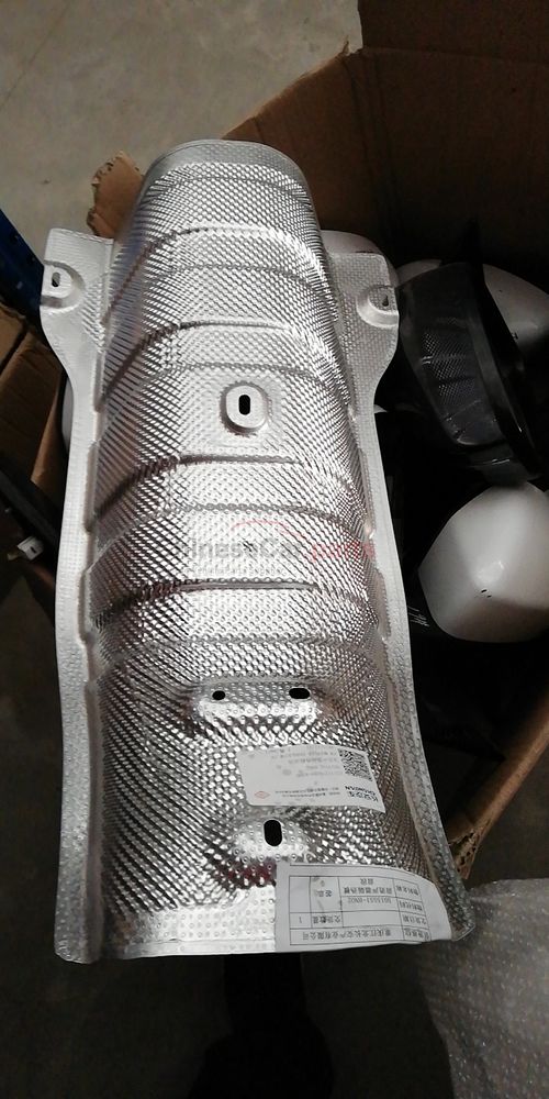 Front muffler heat shield