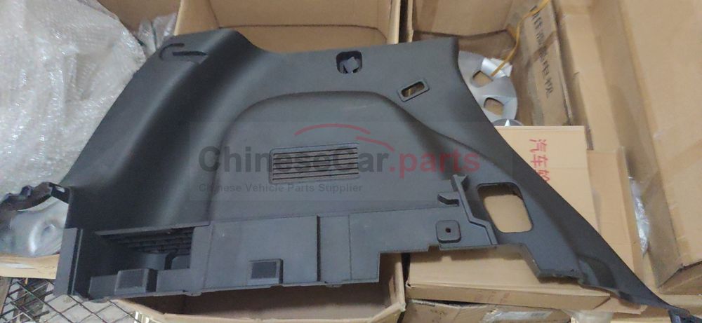 Decorative components under the rear pillar