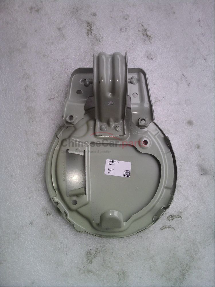 Fuel tank door