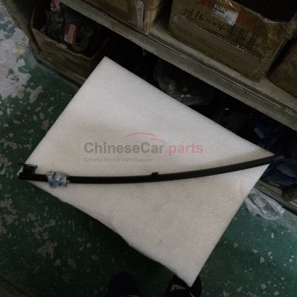 Rear door central groove