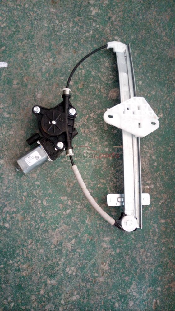 Rear door shaking machine