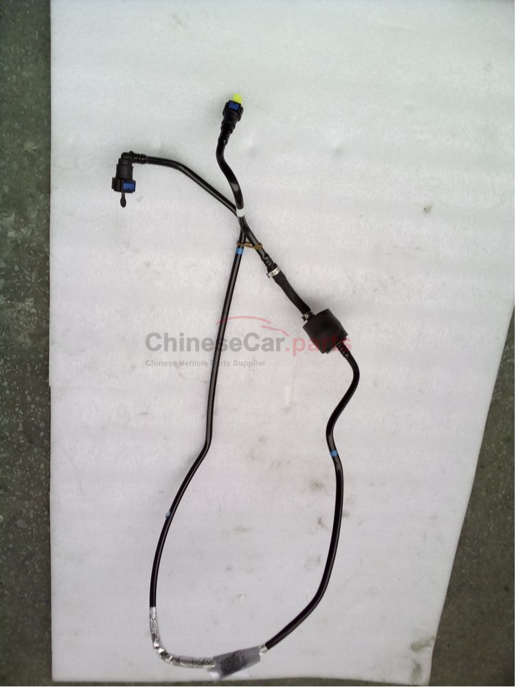 Carbon canister detachment connection pipe