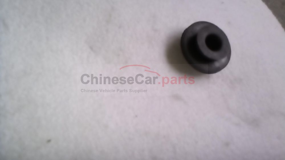 Rubber pad under the water tank bracket