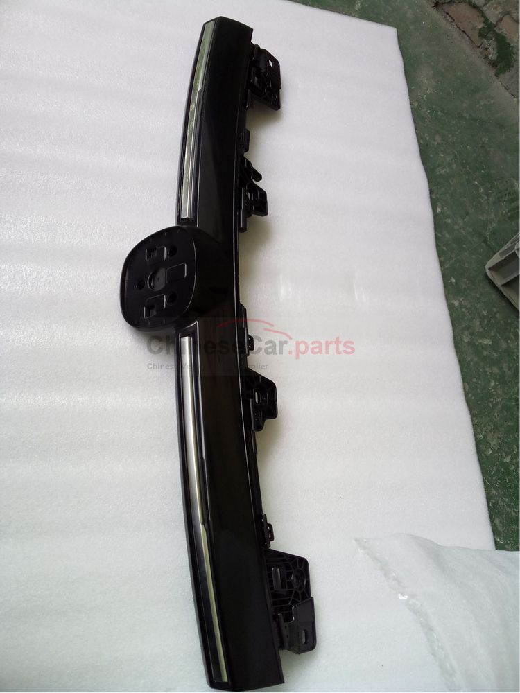 Decorative components on the front bumper