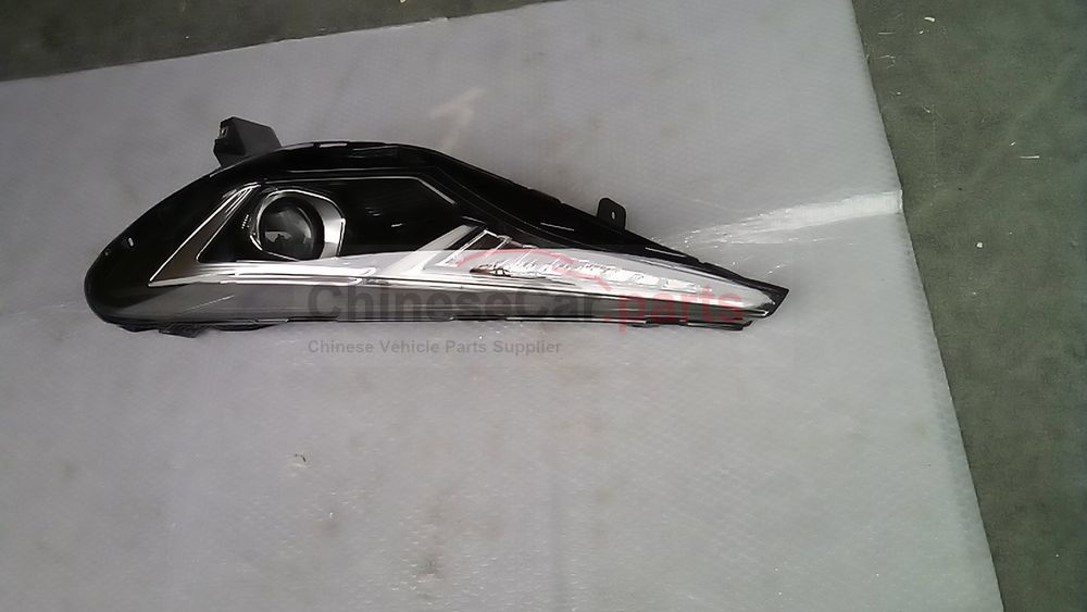 Decorative cover plate on the front bumper