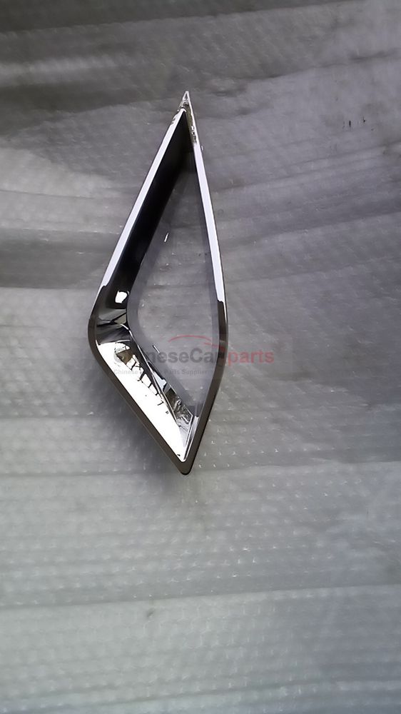 Front bumper lower grille decoration