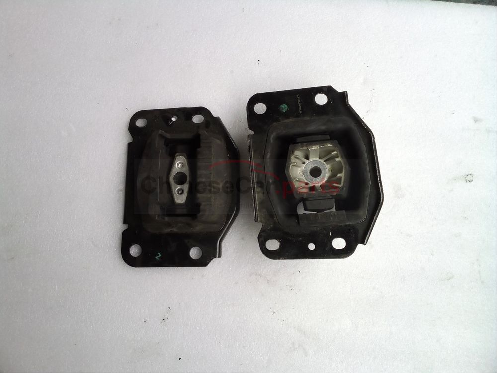Left rubber gasket of engine