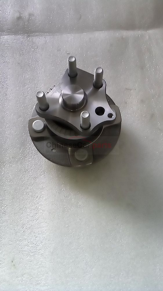 Rear wheel hub